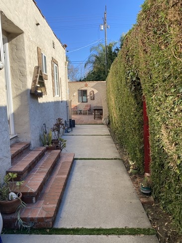 residential driveway entrance - 2258 Overland Ave