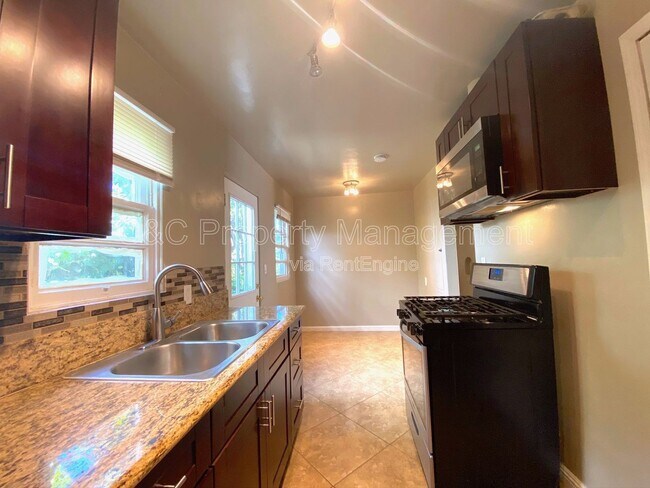 Photo - 114 Maple St Unidad 4