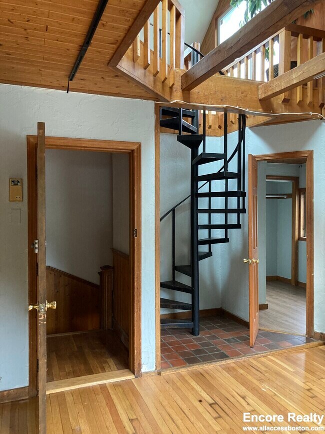 15 Radnor Rd Unit 2