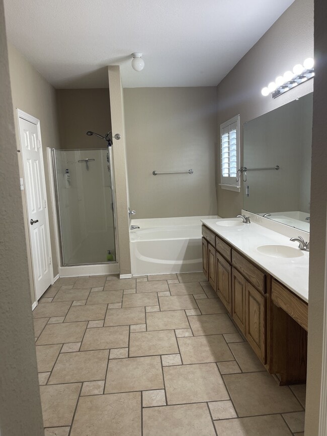 Photo - 5025 Bayberry Dr