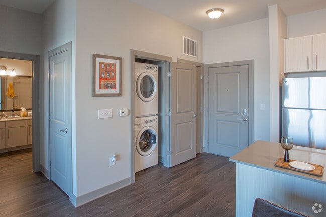 1BR, 1BA - 739 SF
