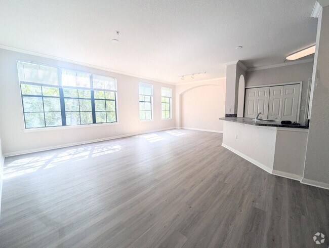 Building Photo - 1x1 927 square feet!!! New flooring & Stai... Rental