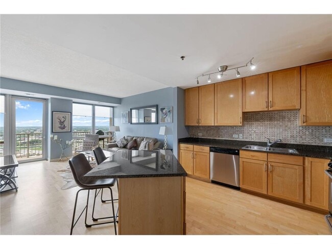 Building Photo - 929 Portland Ave Unit 2408