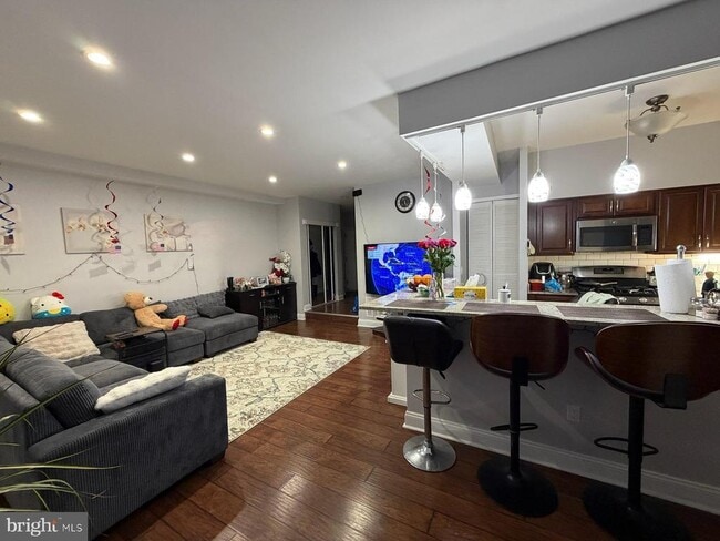 Building Photo - 301 Byberry Rd Unit F4