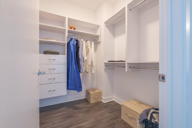 Photo - 211 W Hubbard St