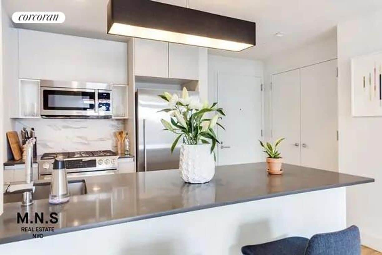 Photo - 595 Baltic St