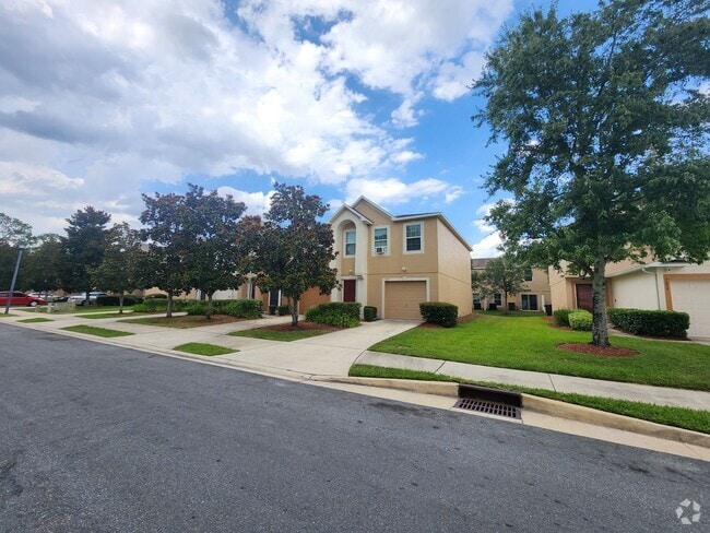 Building Photo - 1/2 Off Move In Special for first months rent Rental