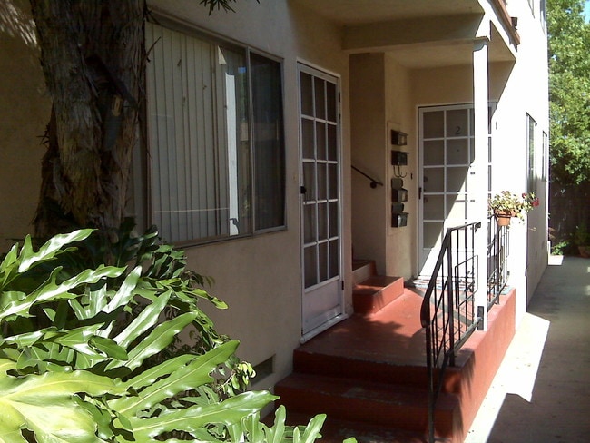 Building Photo - 1080 Termino Ave Unit 2