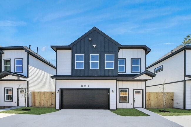 Photo - 8025 Peachtree St