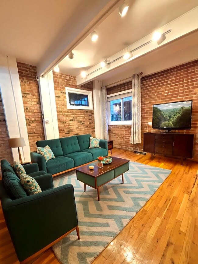 Photo - 1630 N Sedgwick St