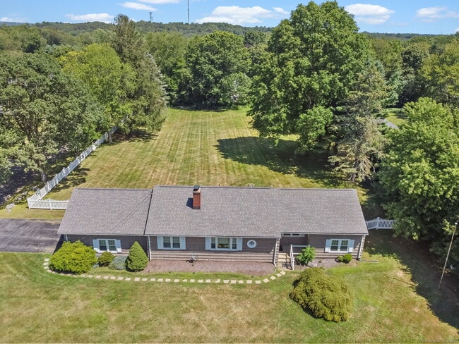 Building Photo - 918 Daniels Farm Rd Rental