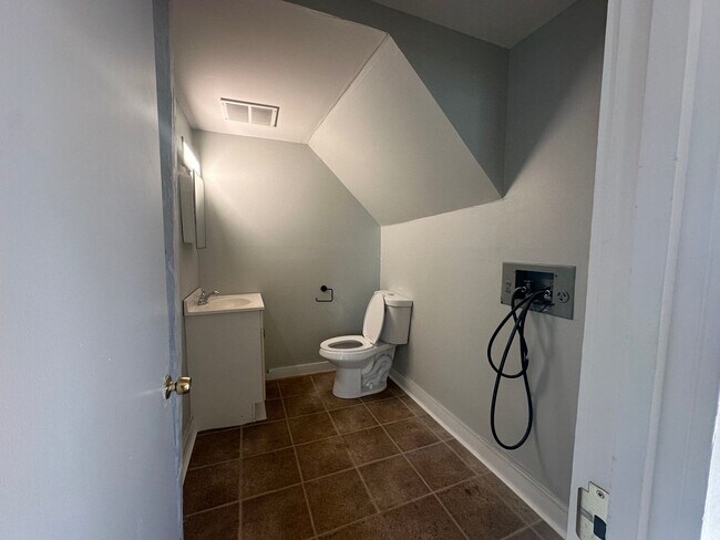 196 N Main St Unit B