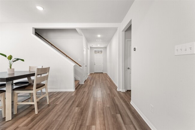 Photo - 1903 Thorndyke Ln