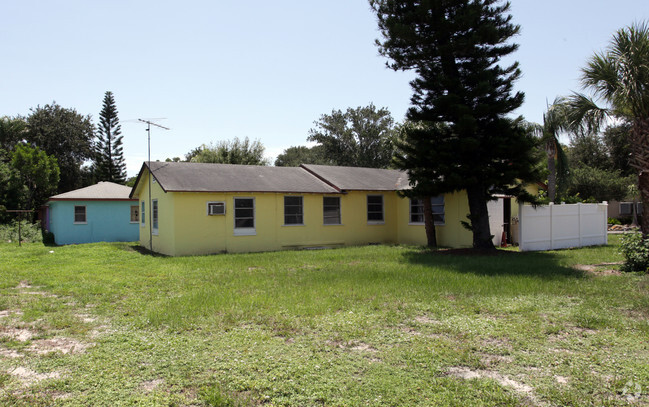 Photo - Seminole Apartments