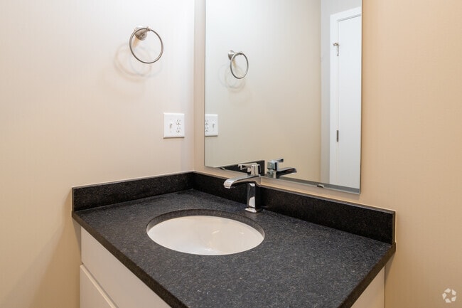 Studio, 1BA - 311SF - Bathroom