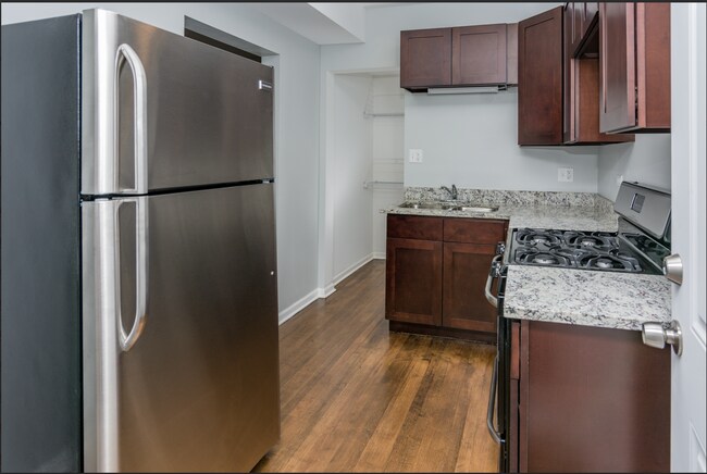 Photo - 121 E 71st St