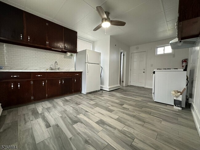 Photo - 89 Getty Ave