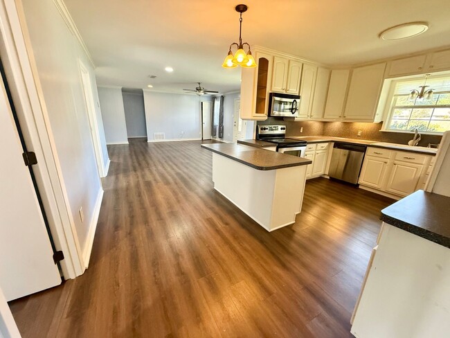 Photo - Spacious, Updated 3-bed/2-bath!