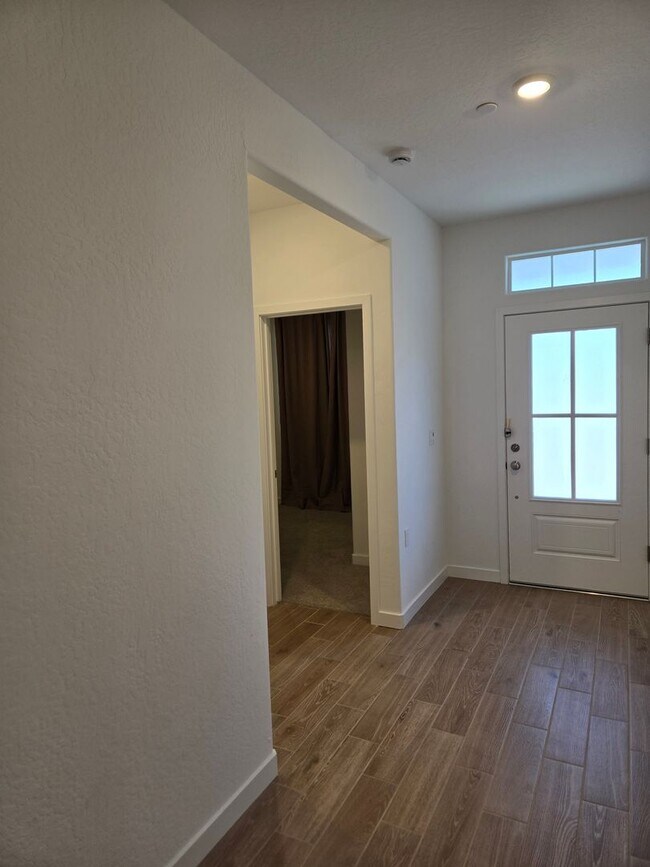 Photo - University Dr! Lemoore