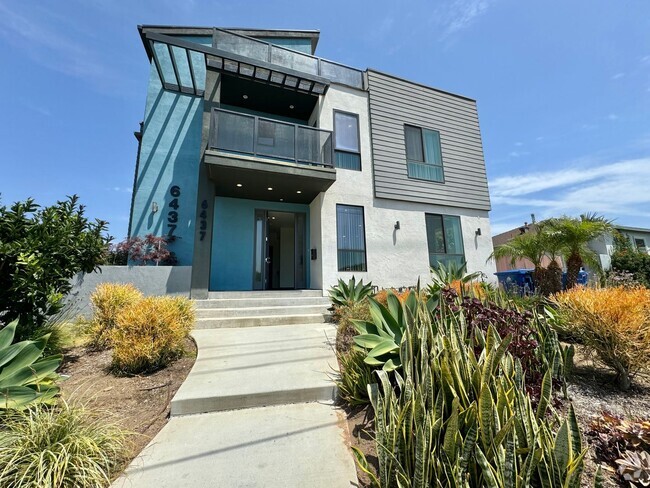 Building Photo - 6437-39 West 86th NEW 4 BED 4 BATH + ROOF ... Rental