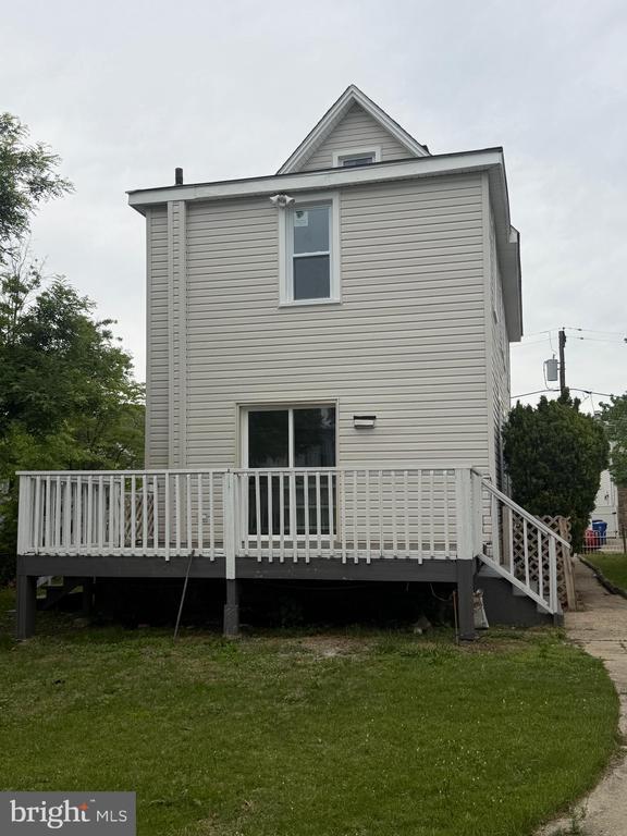 Building Photo - 136 Webster St