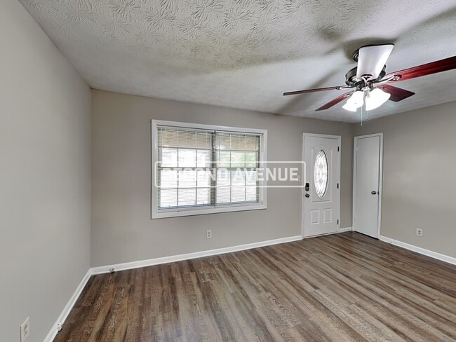 Photo - 2053 Chestnut Log Dr