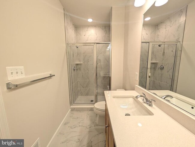 Building Photo - 3421 Carnaby St Rental