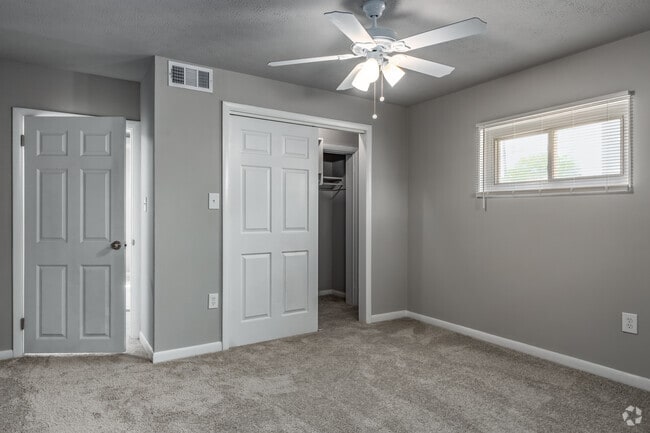 2BR, 1BA - 825SF Traditional