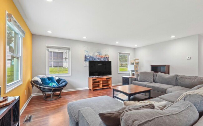 Photo - 12308 Whitehall Dr