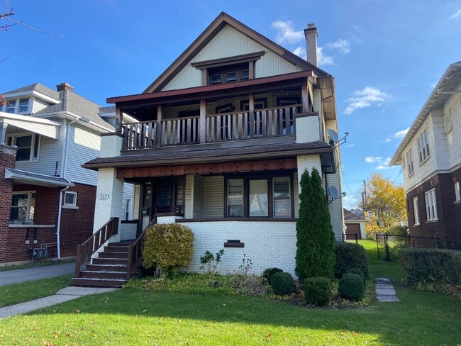 Building Photo - 157 Saranac Ave Unit Upper Rental