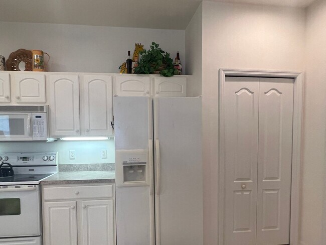 Photo - SPECIAL PRICE!! 2BD/2BA/2CG VILLA