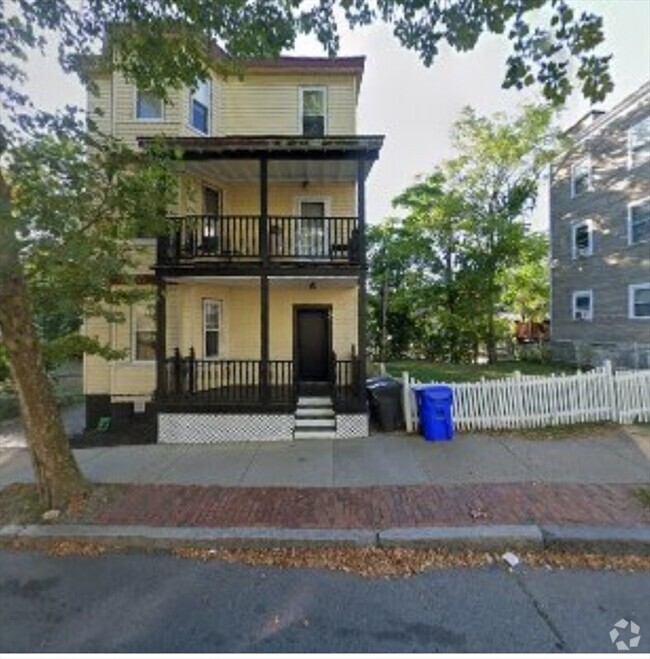 Building Photo - 155 Centre St Unit 3 Rental