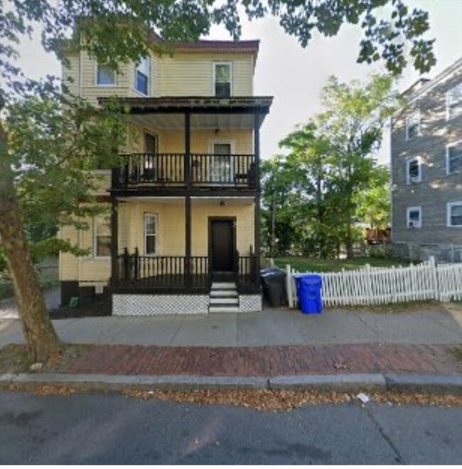 Building Photo - 155 Centre St Unit 3 Rental