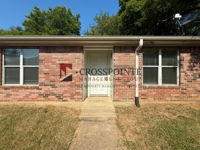 Building Photo - Tour Today! 2 Bedroom, 2 Bathroom Duplex!