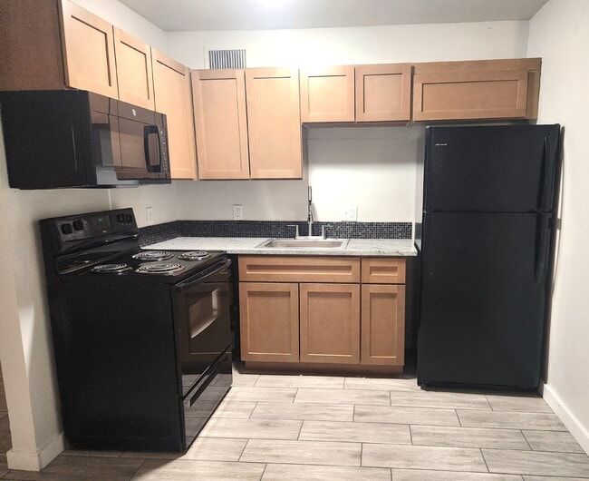 Photo - GCU Students Welcome! Updated 2-Bedroom Unit For Lease Unit 3