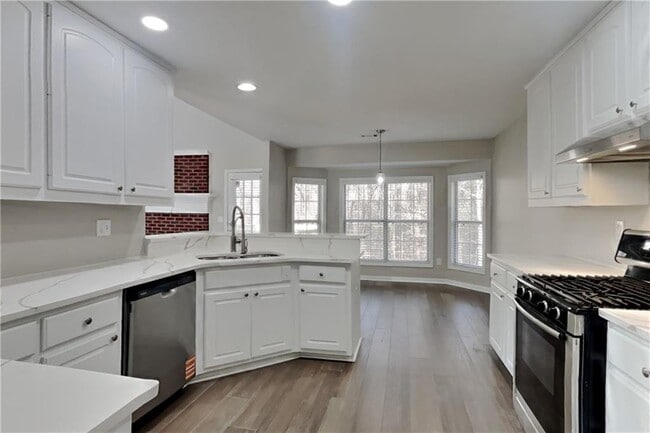 Photo - 970 Eliza Ann Cove SE