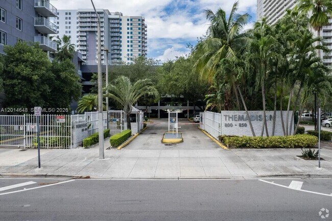 Building Photo - 800 N Miami Ave Unit E-407