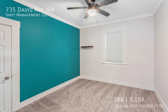 Photo - 735 Davis Ave NW
