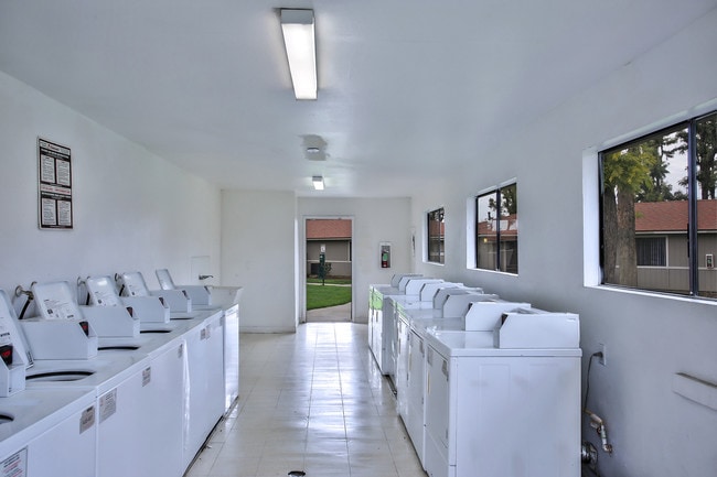 Photo - Silver Lake Apartments