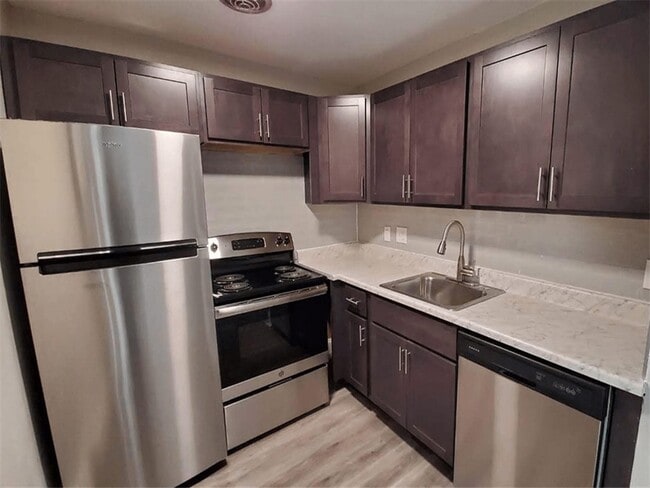 Courtview Square Apartments