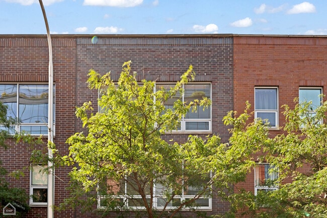 Photo - 819 W Fulton St Townhome