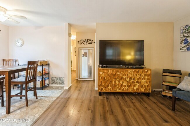 Photo - 6C Pembroke Ln