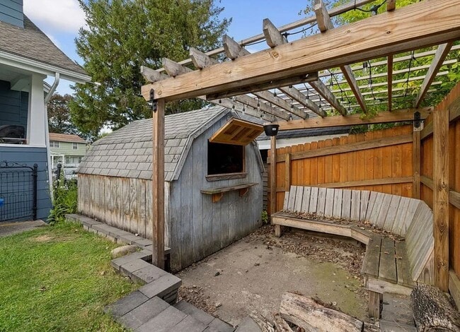 Photo - 415 Whittier Ave