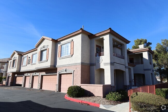 Building Photo - Lovely Summerlin 3 Bedroom 2 Bathroom Condo!