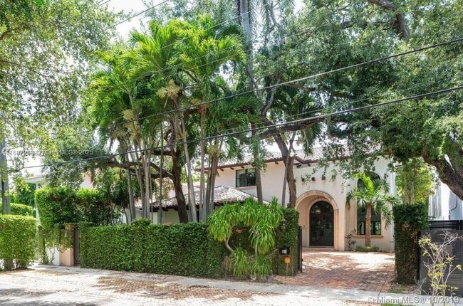 Building Photo - 2561 Trapp Ave