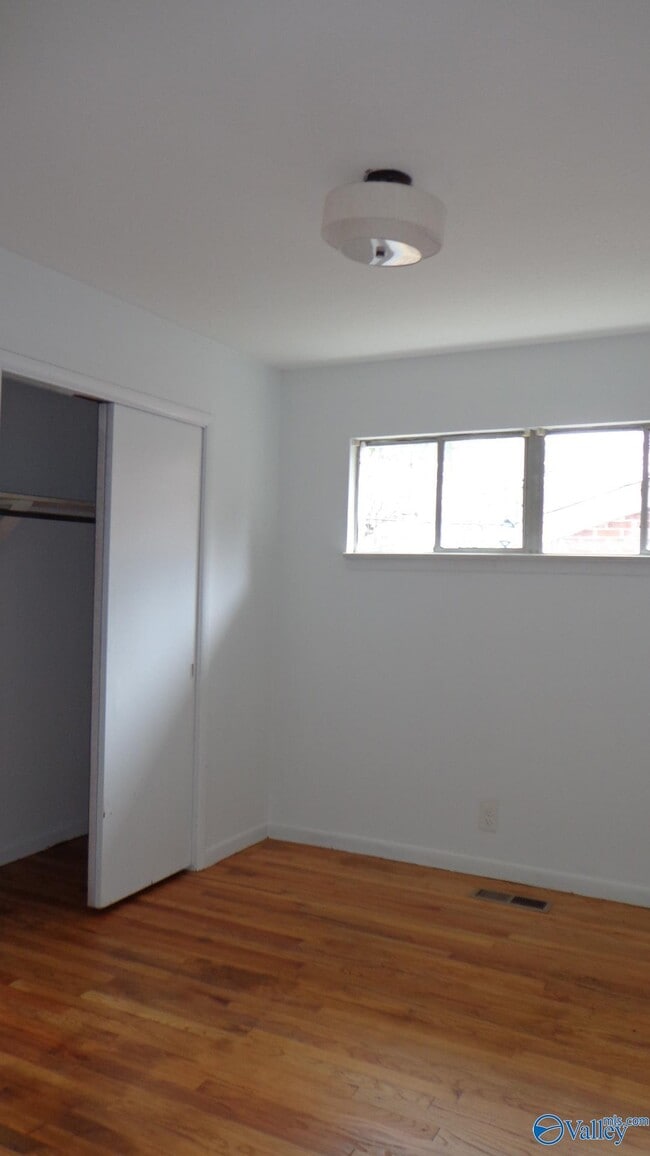 Photo - 114 Drake Ave SW