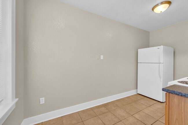 Photo - 902 E 39th ST