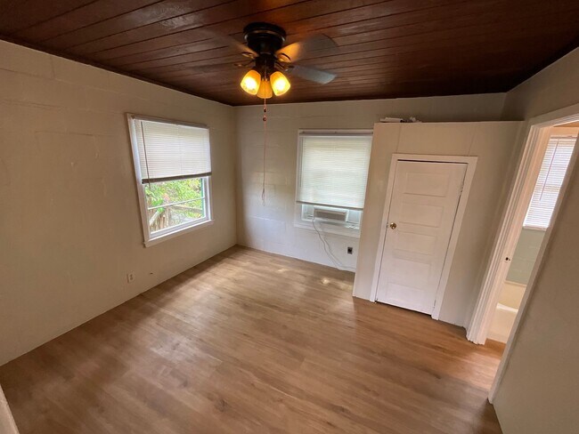 Photo - Cozy 1/1 Cottage at Hill Loop in Bonifay with Water/Sewer, Garbage, and Lawn Maintenance Included!