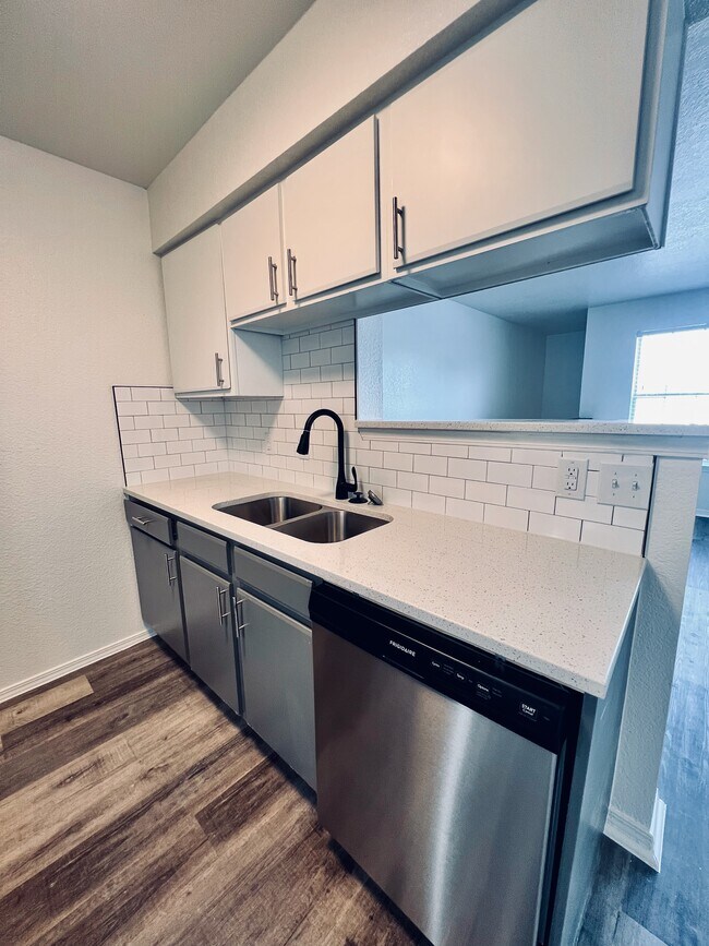 Photo - Alameda Pointe