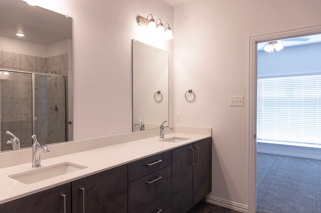 Photo - 2913 Aiden Ln